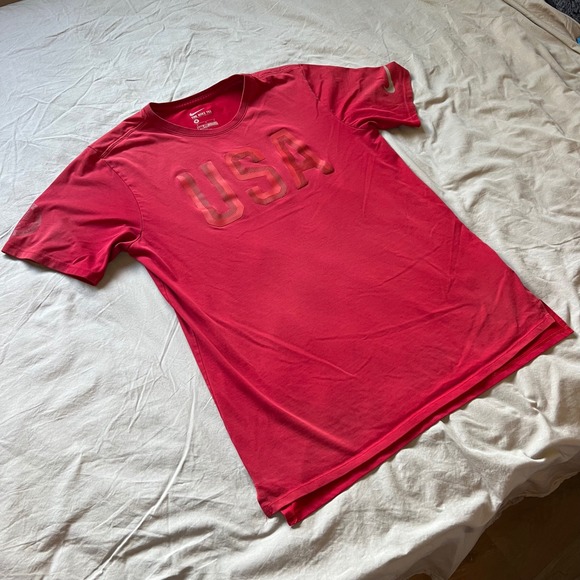 NIKE The Nike Tee Mens Medium Dri-FIT USA Red Training Running Activewear Shirt - Picture 1 of 15